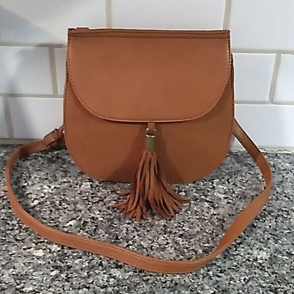 SIGNATURE Brown Tassel Crossbody Bag. NWOT - Picture 1 of 13
